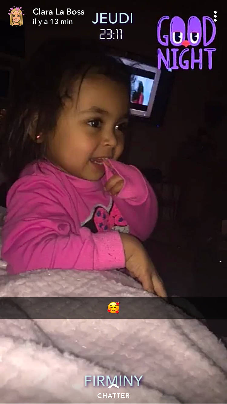 Zoé a rejoint le concours — aidez-le/la à gagner de superbes lots ! baby, cheek, child, fun, joy, person, photo_caption, pink, play, smile, toddler