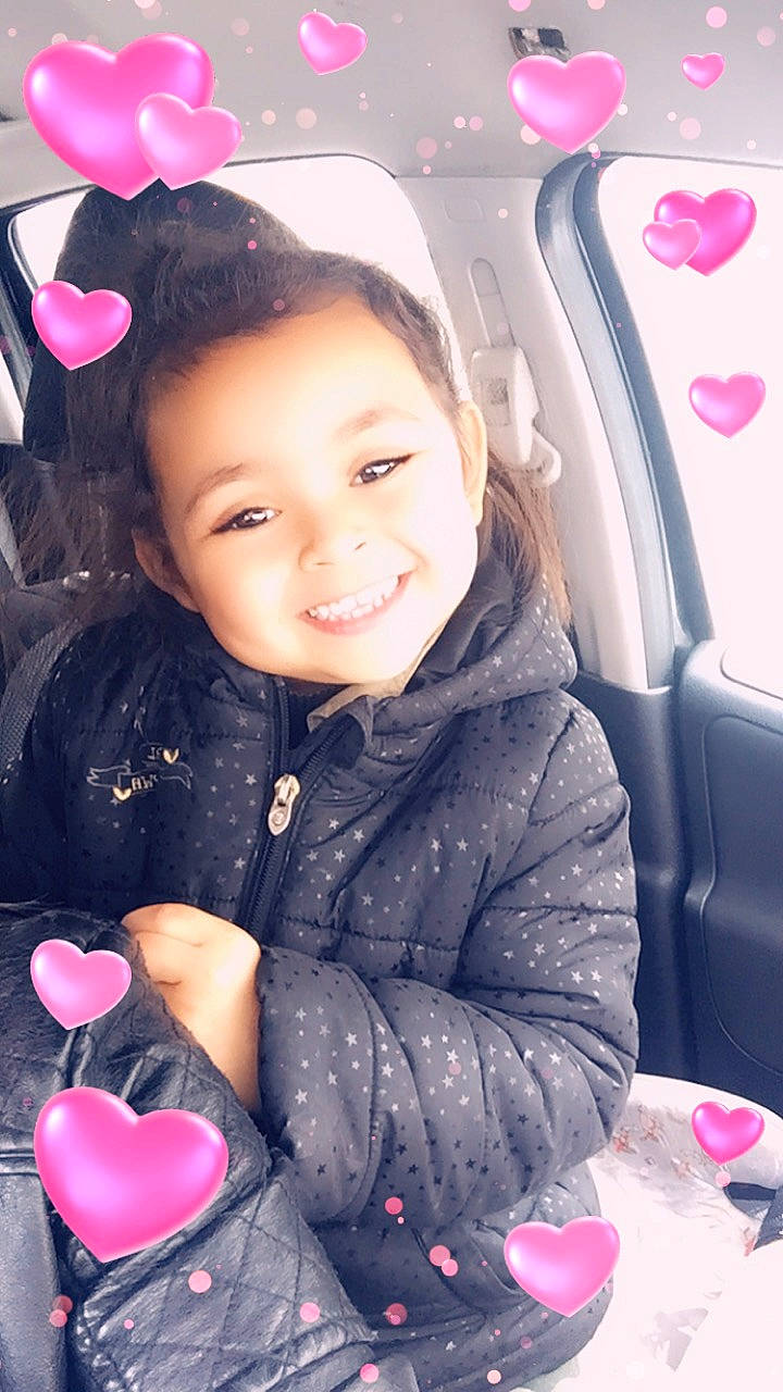 Zoé participe au concours pour gagner de l'argent avec cette photo : child, happy, joy, person, pink, skin, smile, toddler