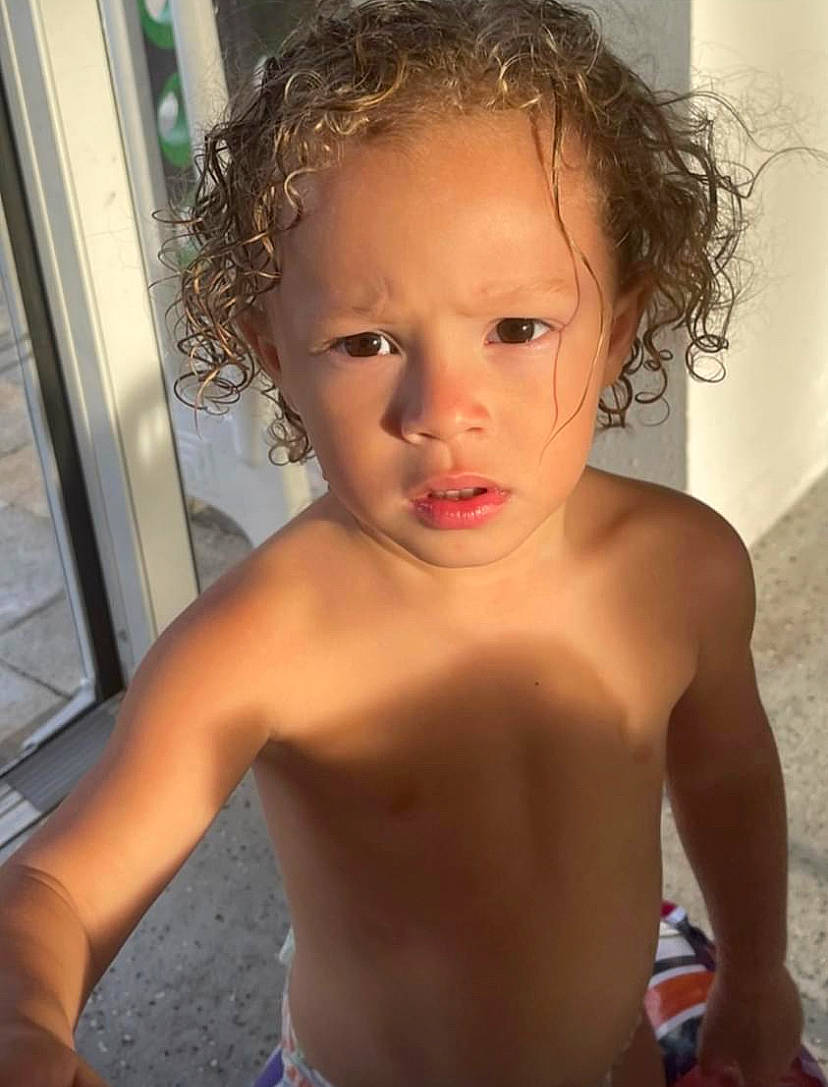 Caylor is registered to the contest to win money with this photo: cheek, chin, ear, eyebrow, eyelash, facial_expression, forehead, hair, head, human_body, iris, jaw, joint, lip, mouth, muscle, neck, nose, person, shoulder