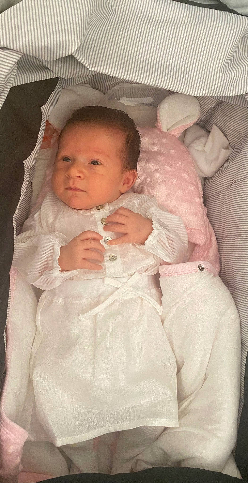 Sofia participe au concours pour gagner de l'argent avec cette photo : arm, baby, baby_toddler_clothing, cheek, comfort, eyebrow, finger, gesture, hand, headgear, infant_bed, iris, lip, mouth, nose, person, pink, skin, sleeve, thumb