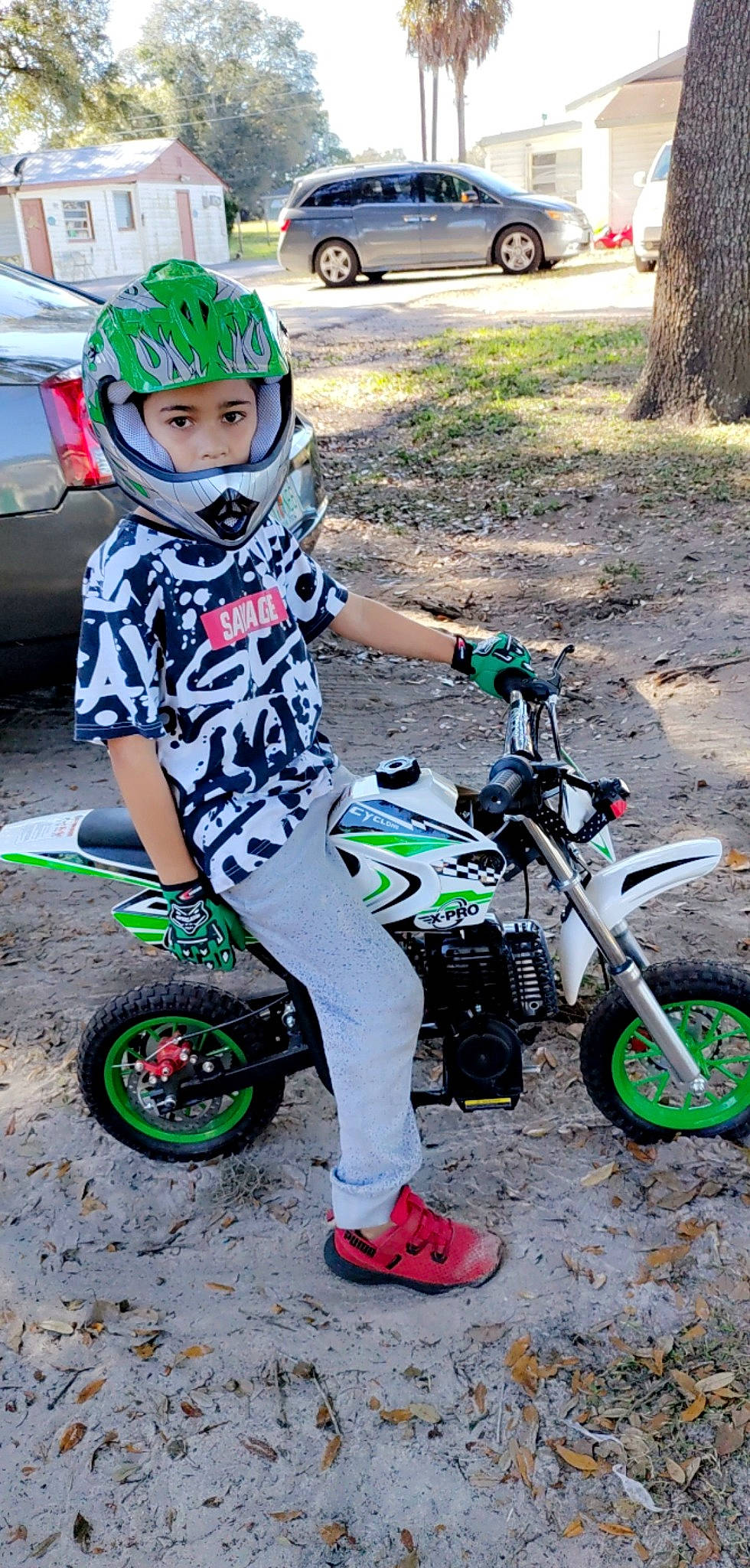 Sylas is registered to the contest to win money with this photo: automotive_design, automotive_lighting, automotive_tire, bicycle_accessory, bicycle_helmet, bicycles_equipment_and_supplies, footwear, green, headwear, helmet, leg, motor_vehicle, motorcycle_helmet, person, product, rim, shoe, sneakers, tire, tree