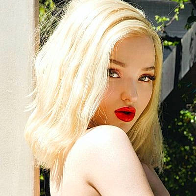 Britney a rejoint le concours — aidez-le/la à gagner de superbes lots ! beauty, black_hair, blond, chin, eye, eyebrow, eyelash, face, hair, hair_coloring, hairstyle, lady, lip, lipstick, long_hair, model, mouth, nose, person, photo_shoot