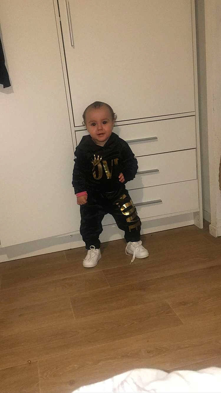 Tiffany participe au concours pour gagner de l'argent avec cette photo : baby_toddler_clothing, door, floor, flooring, fun, hardwood, home_door, knee, laminate_flooring, long_sleeved_t_shirt, person, plank, room, sleeve, sweatpant, t_shirt, toddler, varnish, wood, wood_flooring
