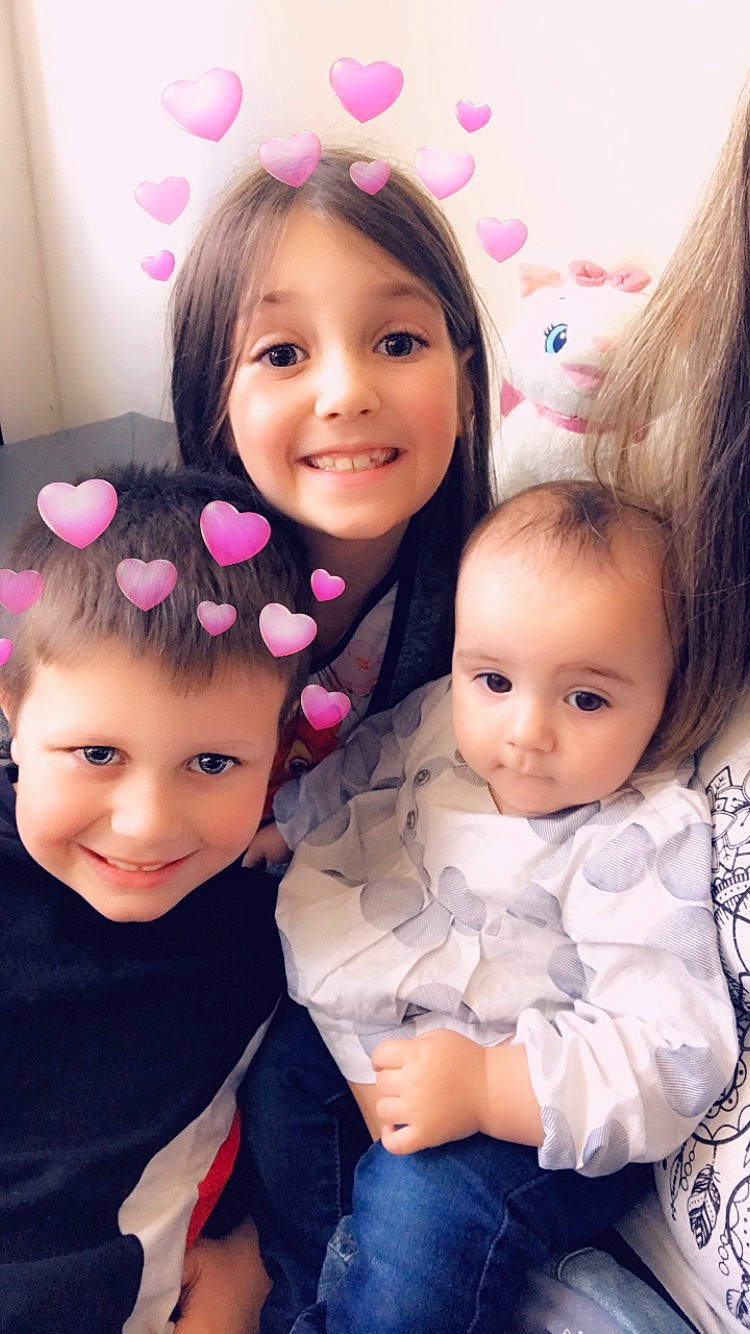 Laurine a rejoint le concours — aidez-le/la à gagner de superbes lots ! baby_toddler_clothing, cheek, child, event, eye, eyelash, face, friendship, fun, hair, happy, head, human, iris, joy, person, pink, product, skin, smile