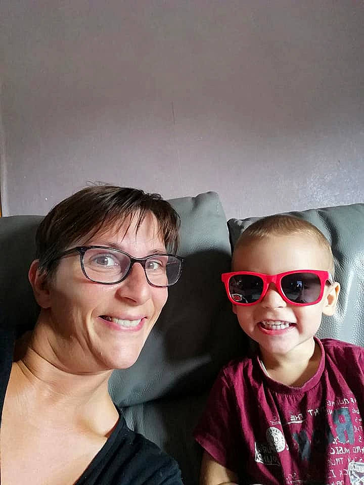 Keylian participe au concours pour gagner de l'argent avec cette photo : cool, eyewear, face, fun, glasses, head, joy, people, person, photography, red, selfie, smile, sunglasses, tourism, vacation, vision_care