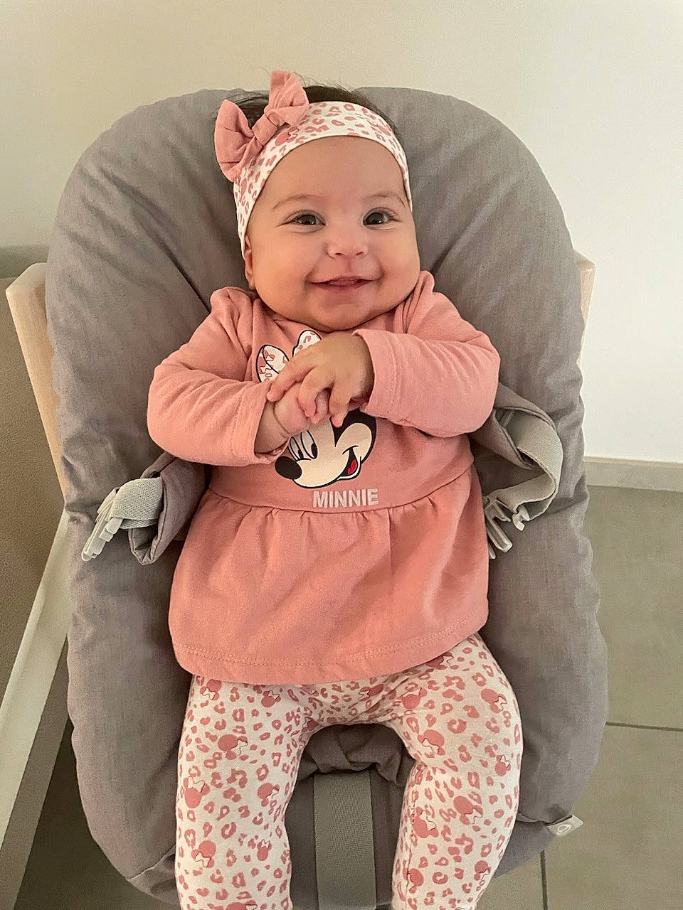 Léa a rejoint le concours — aidez-le/la à gagner de superbes lots ! baby, baby_toddler_clothing, cap, comfort, eye, face, fun, fur, happy, head, headwear, human_body, joy, magenta, mouth, outerwear, person, personal_protective_equipment, pink, skin