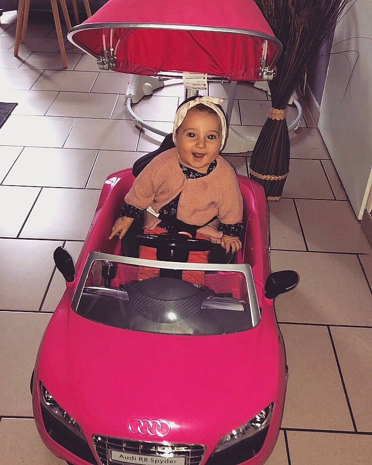 Zelie a rejoint le concours — aidez-le/la à gagner de superbes lots ! audi, automotive_design, automotive_exterior, automotive_window_part, car, city_car, compact_car, concept_car, family_car, glass, hood, luxury_vehicle, motor_vehicle, person, red, vehicle, windshield