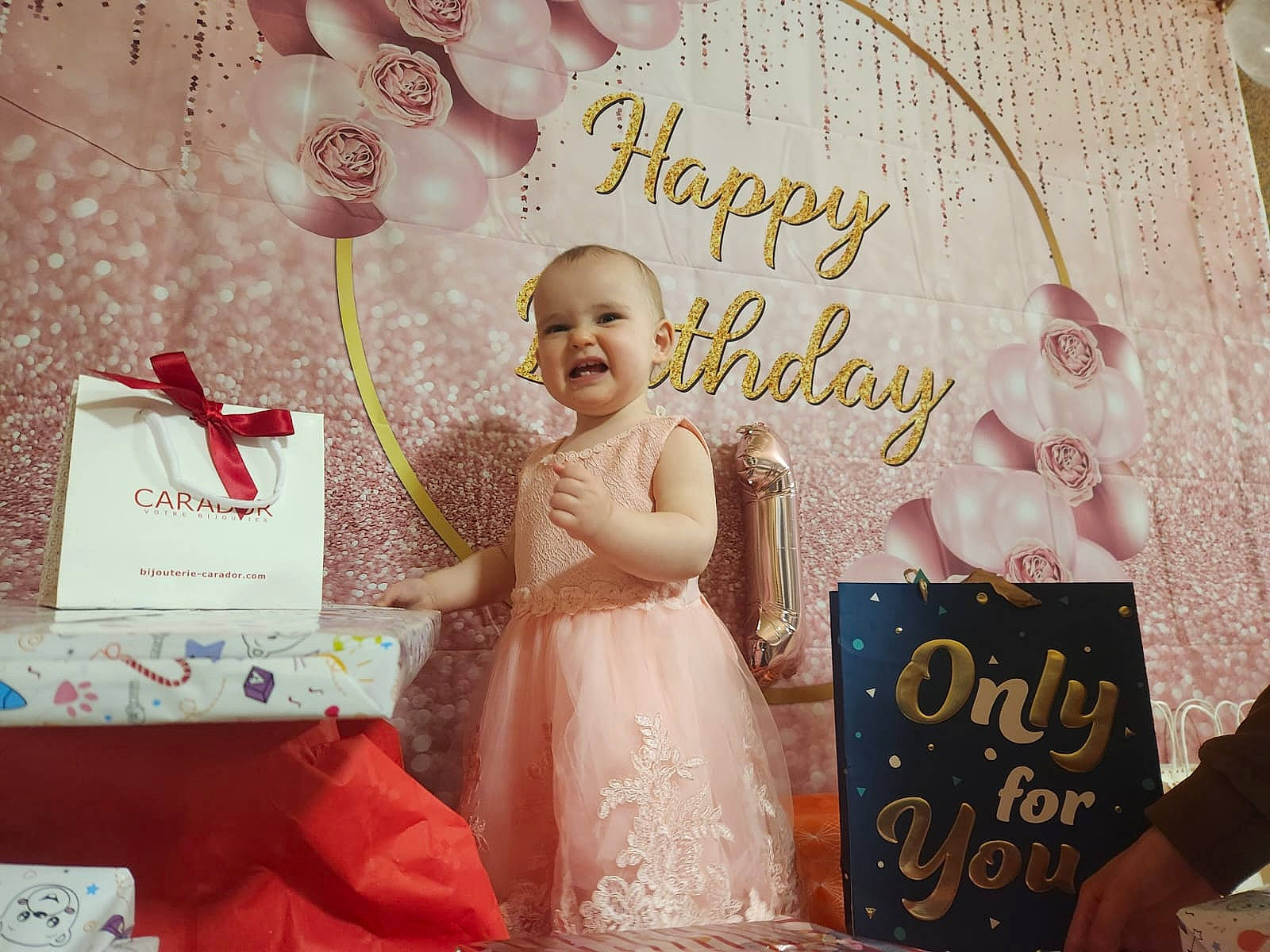 Leyah a rejoint le concours — aidez-le/la à gagner de superbes lots ! baby, birthday_party, child, dress, event, font, greeting_card, happy, joy, magenta, paper, paper_product, party, party_supply, pattern, peach, person, petal, pink, smile