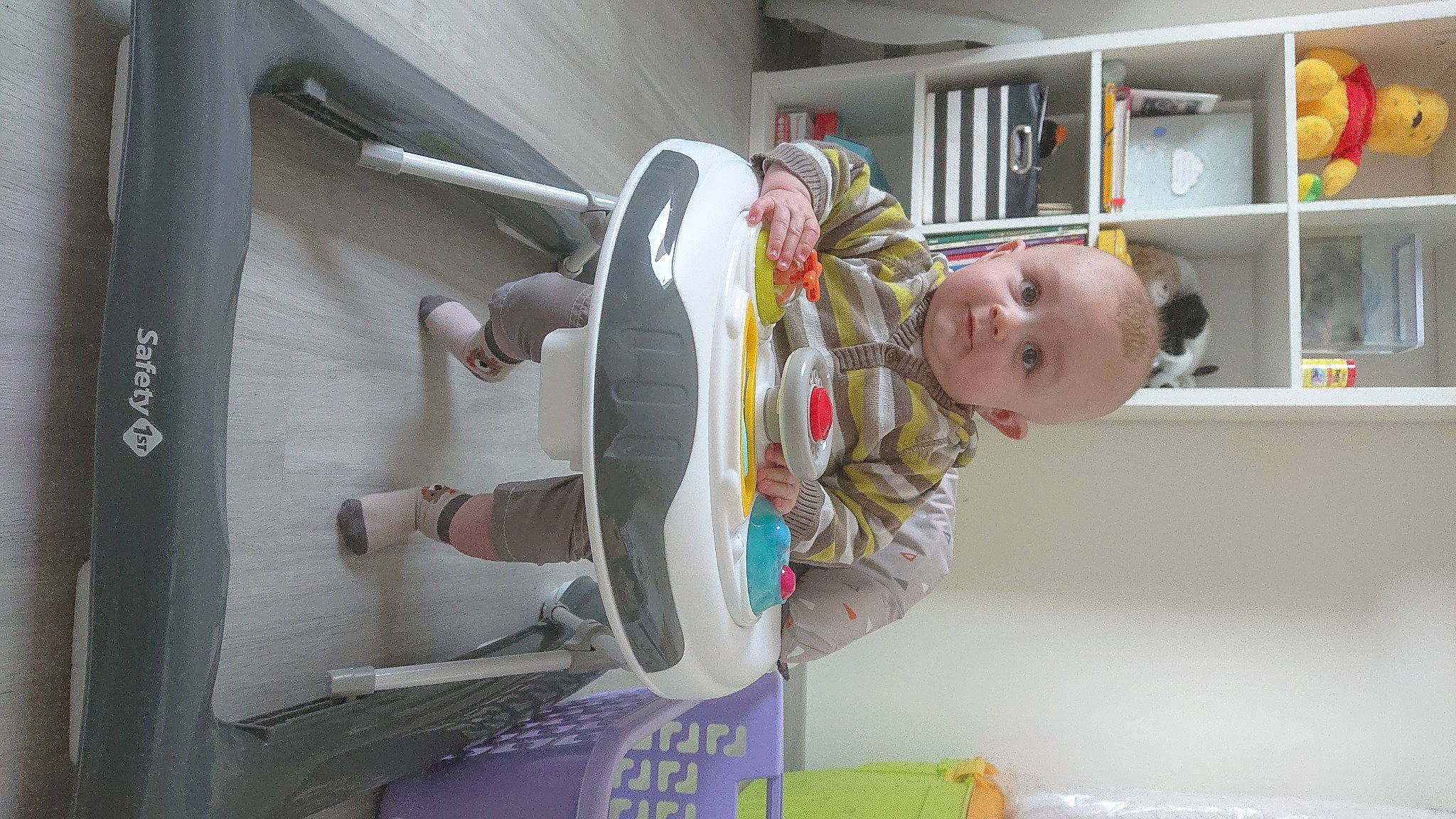 Lukas a rejoint le concours — aidez-le/la à gagner de superbes lots ! baby, child, cleanliness, engineering, fun, job, machine, person, refrigerator, room, service, shelf, shelving, smile, t_shirt, toddler, yellow