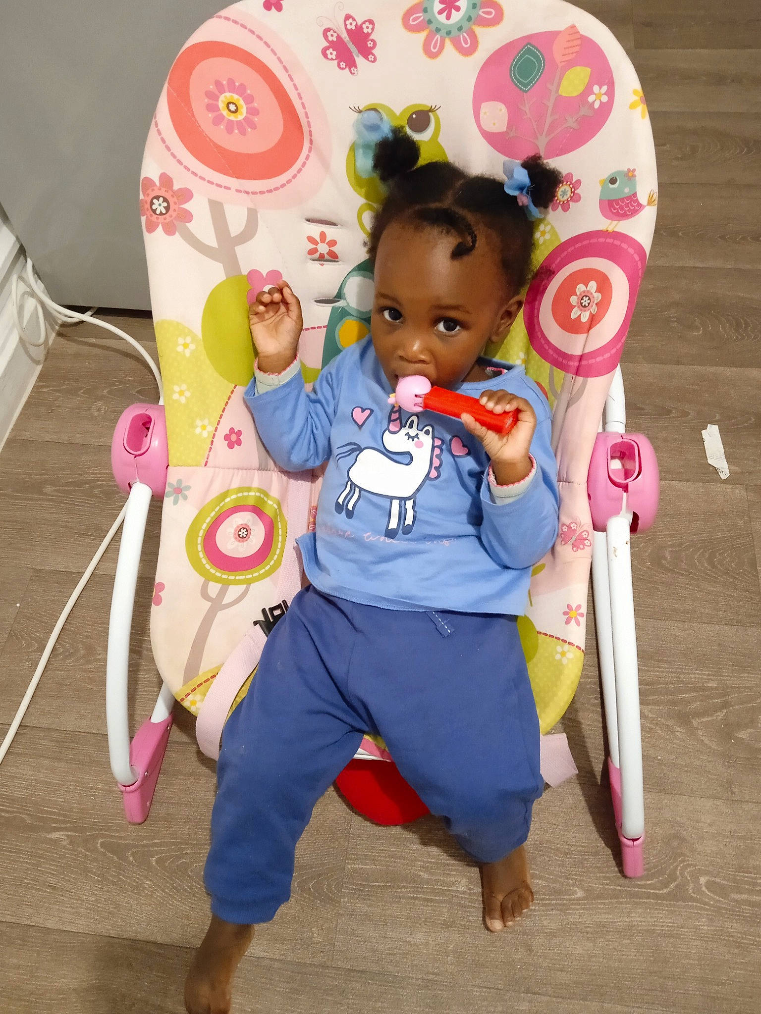 Maëva participe au concours pour gagner de l'argent avec cette photo : baby, baby_products, baby_toddler_clothing, baby_toys, child, costume, event, fashion_accessory, fun, happy, magenta, person, pink, play, sitting, stuffed_toy, toddler