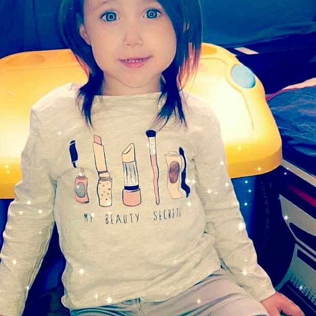 Lèana participe au concours pour gagner de l'argent avec cette photo : beauty, child, child_model, cool, emotion, facial_expression, fun, girl, happiness, human_hair_color, long_hair, person, play, product, skin, smile, toddler