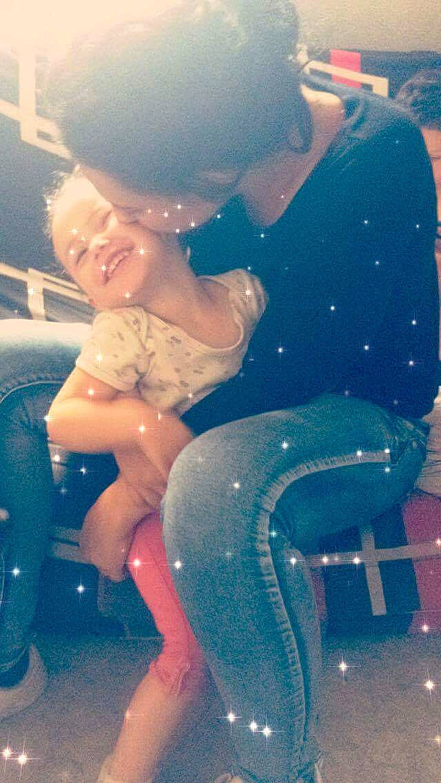 Lèana participe au concours pour gagner de l'argent avec cette photo : blue, child, cool, emotion, fun, girl, happiness, human_body, human_hair_color, joy, leg, mouth, person, photograph, sitting, smile, snapshot, thigh, toddler