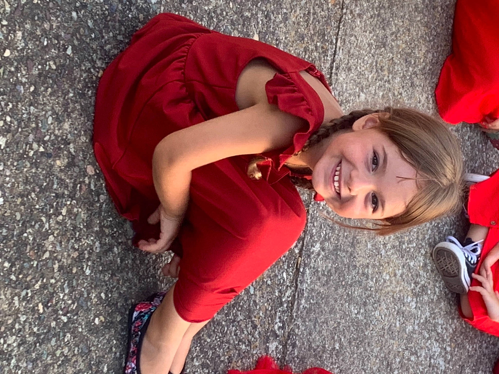 Serena-andrée participe au concours pour gagner de l'argent avec cette photo : child, cool, facial_expression, flash_photography, fun, grass, happy, human_leg, joy, leisure, lip, long_hair, magenta, mouth, person, red, sitting, skin, smile, textile