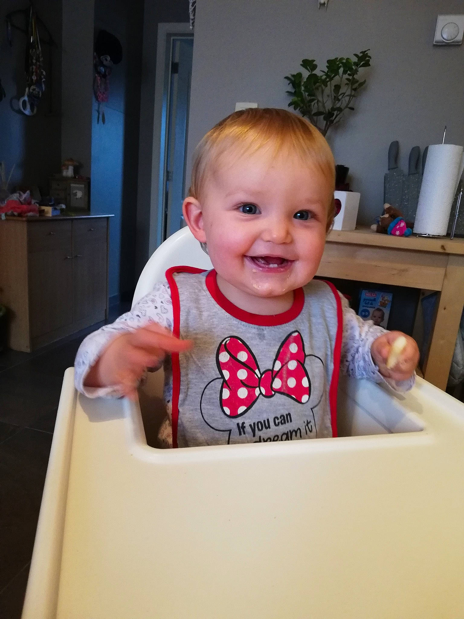 Alexa a rejoint le concours — aidez-le/la à gagner de superbes lots ! cheek, child, day, finger, fun, girl, infant, joy, person, product, sitting, skin, smile, toddler