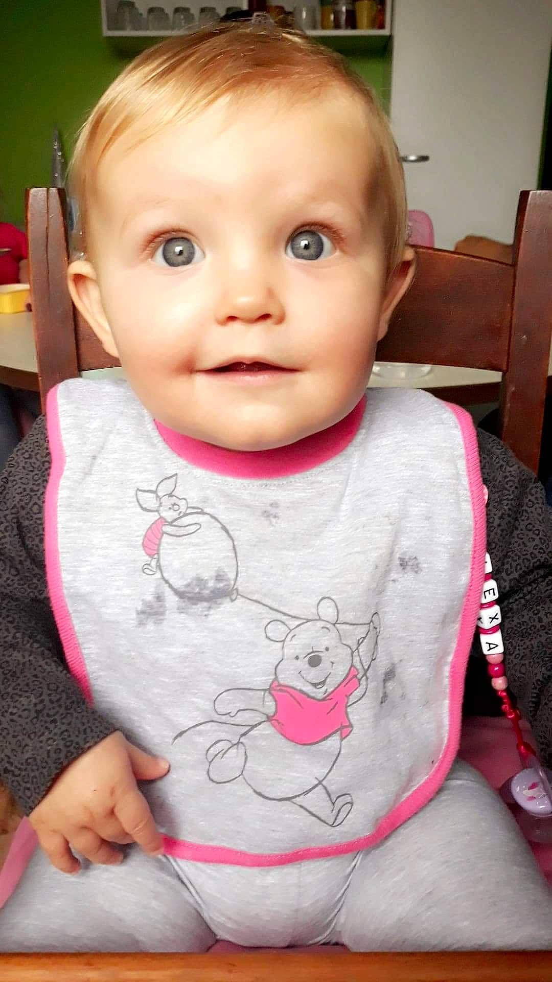 Alexa participe au concours pour gagner de l'argent avec cette photo : boy, cheek, child, day, eye, face, facial_expression, girl, head, human_hair_color, infant, lip, nose, person, pink, product, sitting, skin, smile, textile