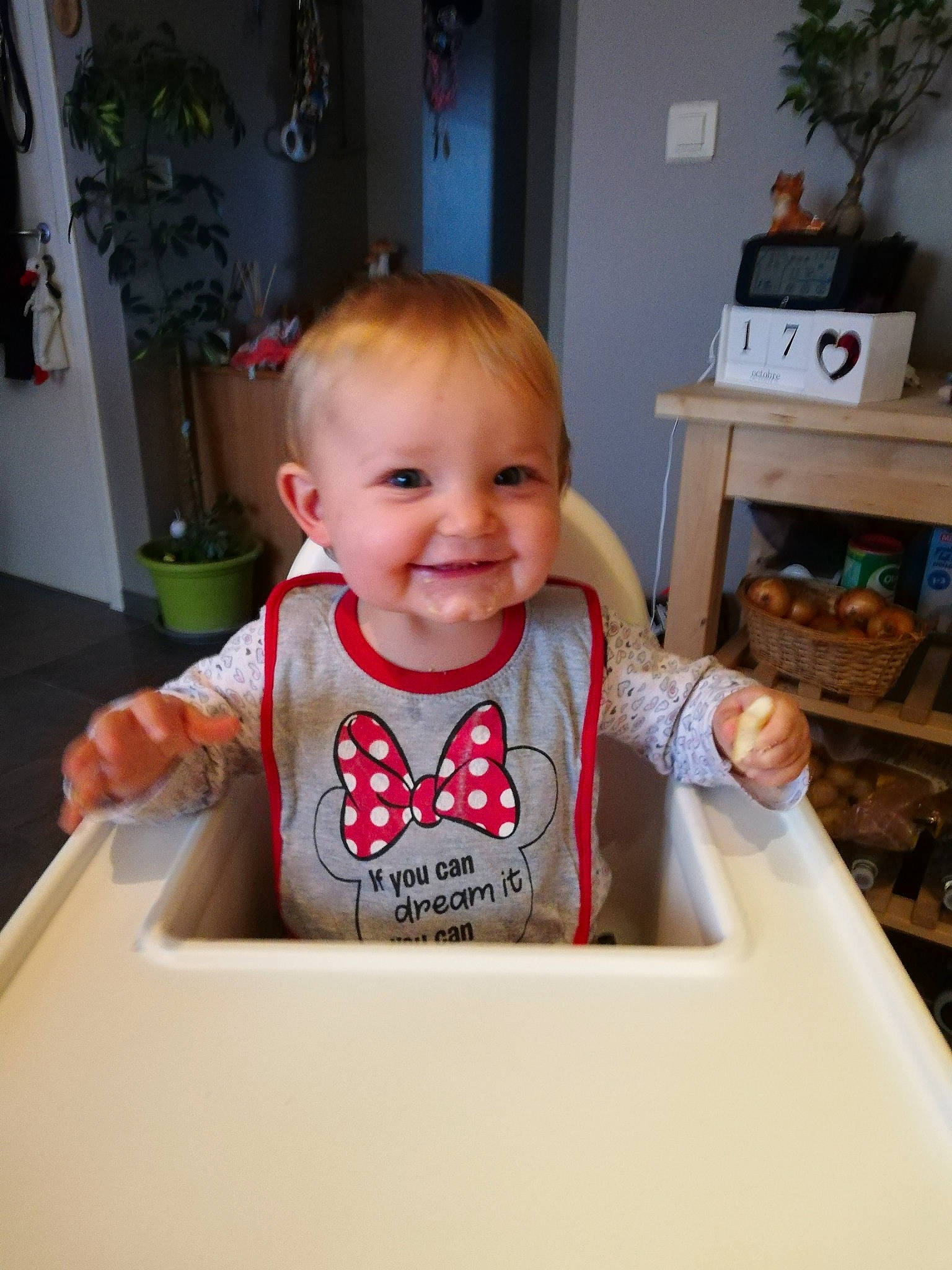 Alexa a rejoint le concours — aidez-le/la à gagner de superbes lots ! child, day, eating, infant, joy, person, toddler