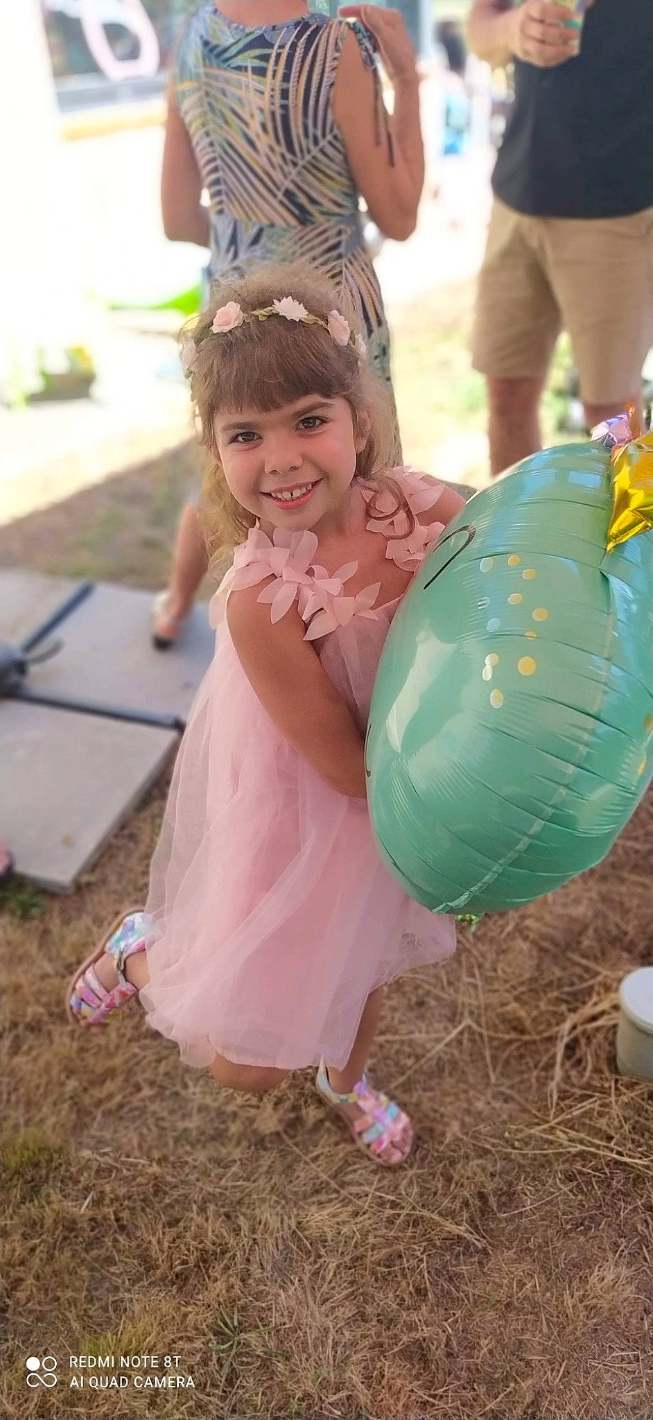 Lya participe au concours pour gagner de l'argent avec cette photo : balloon, child, event, fun, grass, green, happy, joy, laugh, leisure, party_supply, people_in_nature, person, pink, plant, recreation, sandal, shorts, smile, toddler