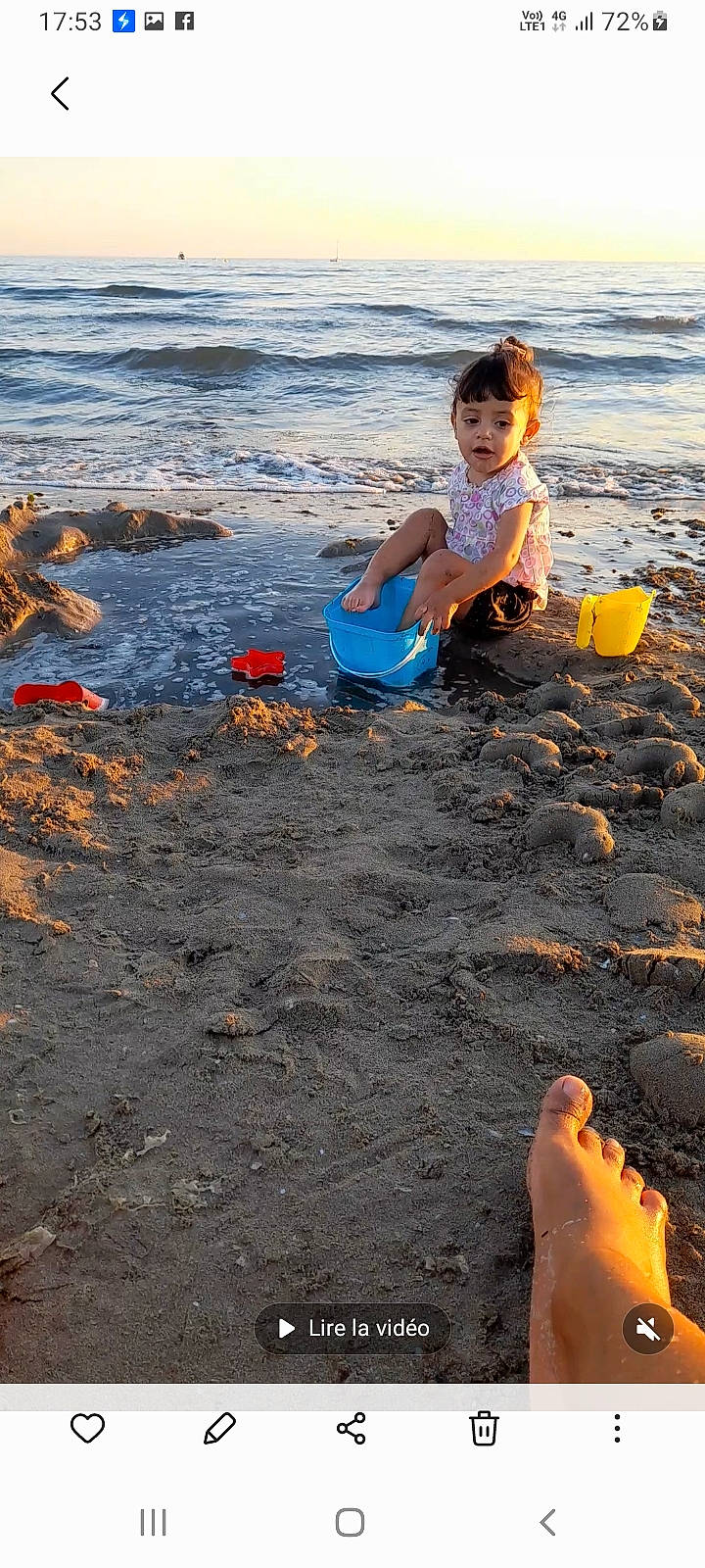 Jannat participe au concours pour gagner de l'argent avec cette photo : asphalt, beach, child, foot, fun, happy, horizon, human_leg, landscape, leisure, people_in_nature, people_on_beach, person, recreation, sand, soil, summer, toddler, water, wind_wave