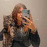 Simba a rejoint le concours — aidez-le/la à gagner de superbes lots ! woman, person, cat, tabby_cat, pet, mirror_selfie, smartphone, portrait, indoors, bathroom, reflection, long_hair, brown_hair, black_clothing, jewelry, bracelet, ring, holding, striped_fur, vertical_photo