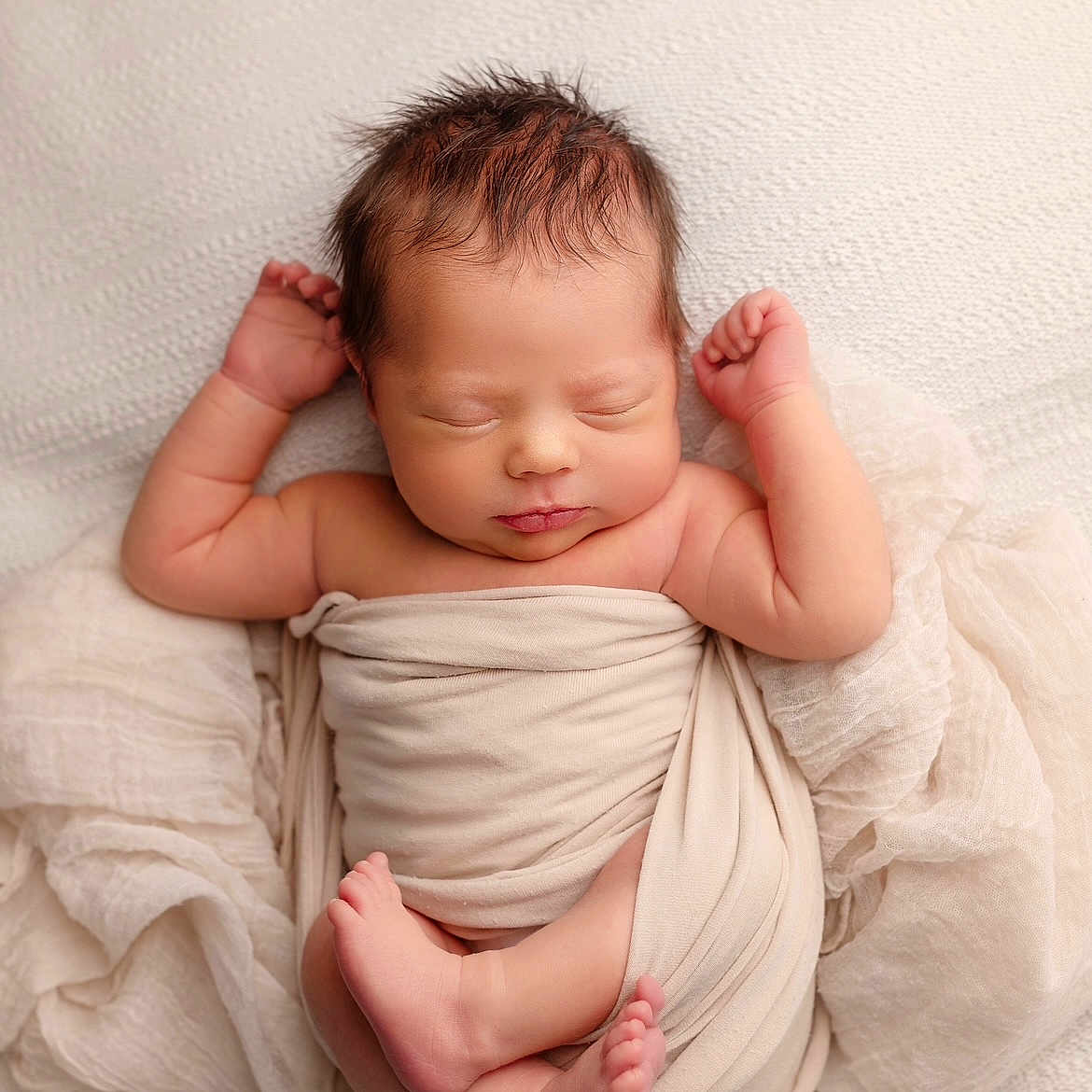 Rose a rejoint le concours — aidez-le/la à gagner de superbes lots ! baby, bed, bedroom, blanket, bodypart, face, finger, furniture, hand, happy, head, indoors, newborn, person, photography, portrait, room, sleeping, smile, towel