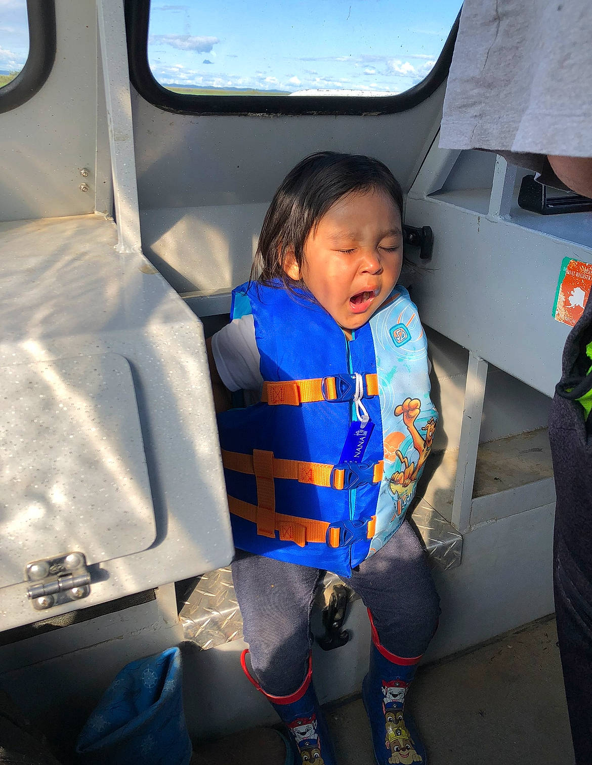 Liv is registered to the contest to win money with this photo: air_travel, airline, auto_part, automotive_design, automotive_exterior, automotive_window_part, blue, car_seat, child, electric_blue, family_car, fun, mode_of_transport, motor_vehicle, person, sorrow, toddler, travel, vehicle_door, white