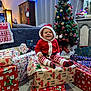 Léo participe au concours pour gagner de l'argent avec cette photo : baby, cabinet, celebration, christmas, couch, decorations, festive, floor, gift, holiday, indoors, lights, living_room, present, red_clothing, santa_hat, smile, striped_socks, tree, wrapped_presents