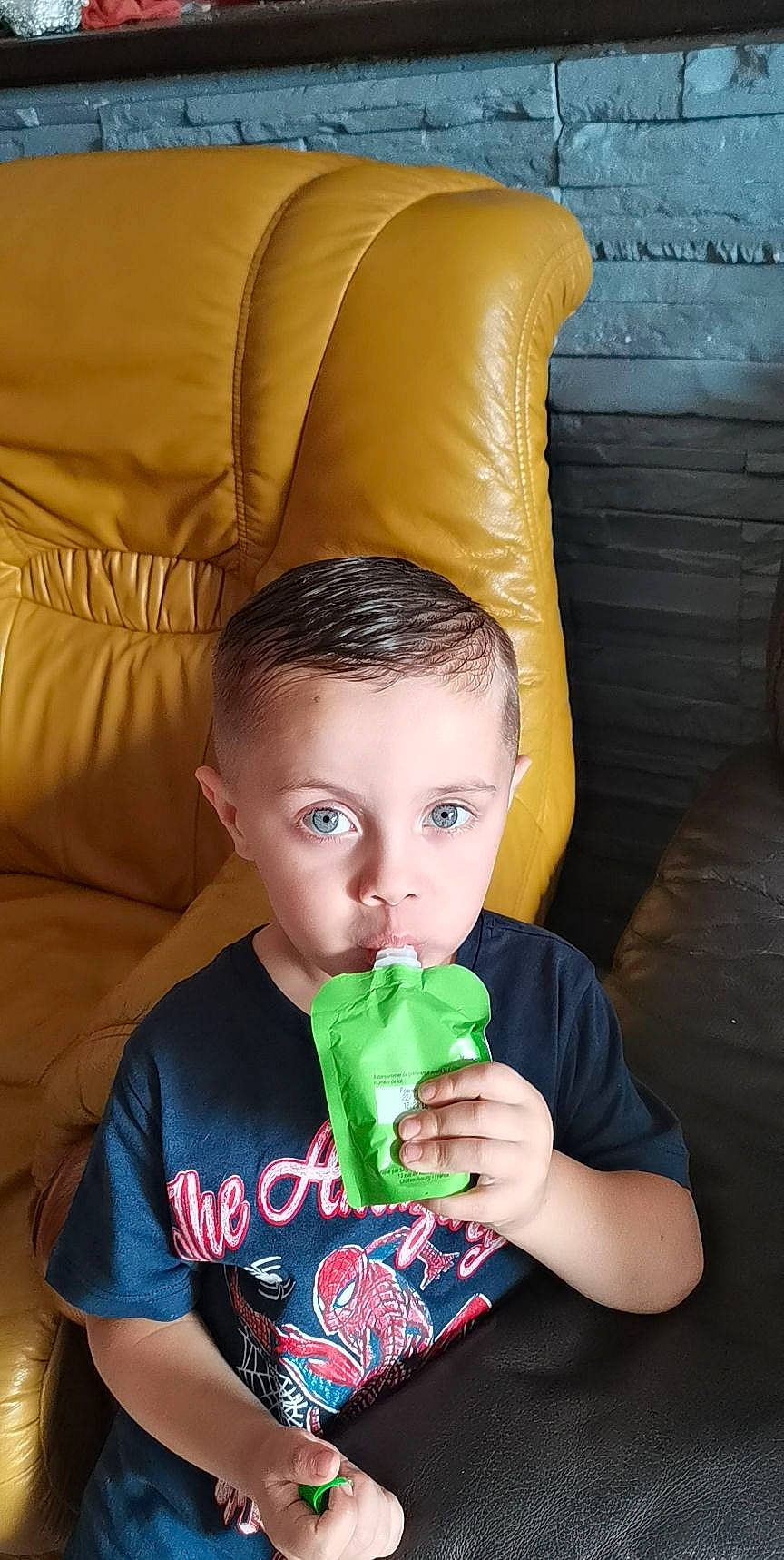 Daymone a rejoint le concours — aidez-le/la à gagner de superbes lots ! baby_toddler_clothing, cheek, child, chin, comfort, comfort_food, drinking, eating, finger, fun, happy, head, mouth, neck, nose, person, play, sitting, sweetness, t_shirt