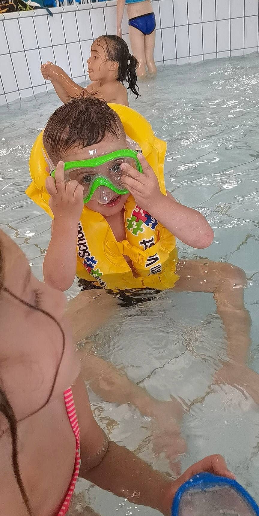 Daymone a rejoint le concours — aidez-le/la à gagner de superbes lots ! beach, child, event, fun, hair, hand, happy, human_body, leisure, people_on_beach, person, personal_protective_equipment, play, recreation, sand, shorts, summer, swimwear, thigh, underpants