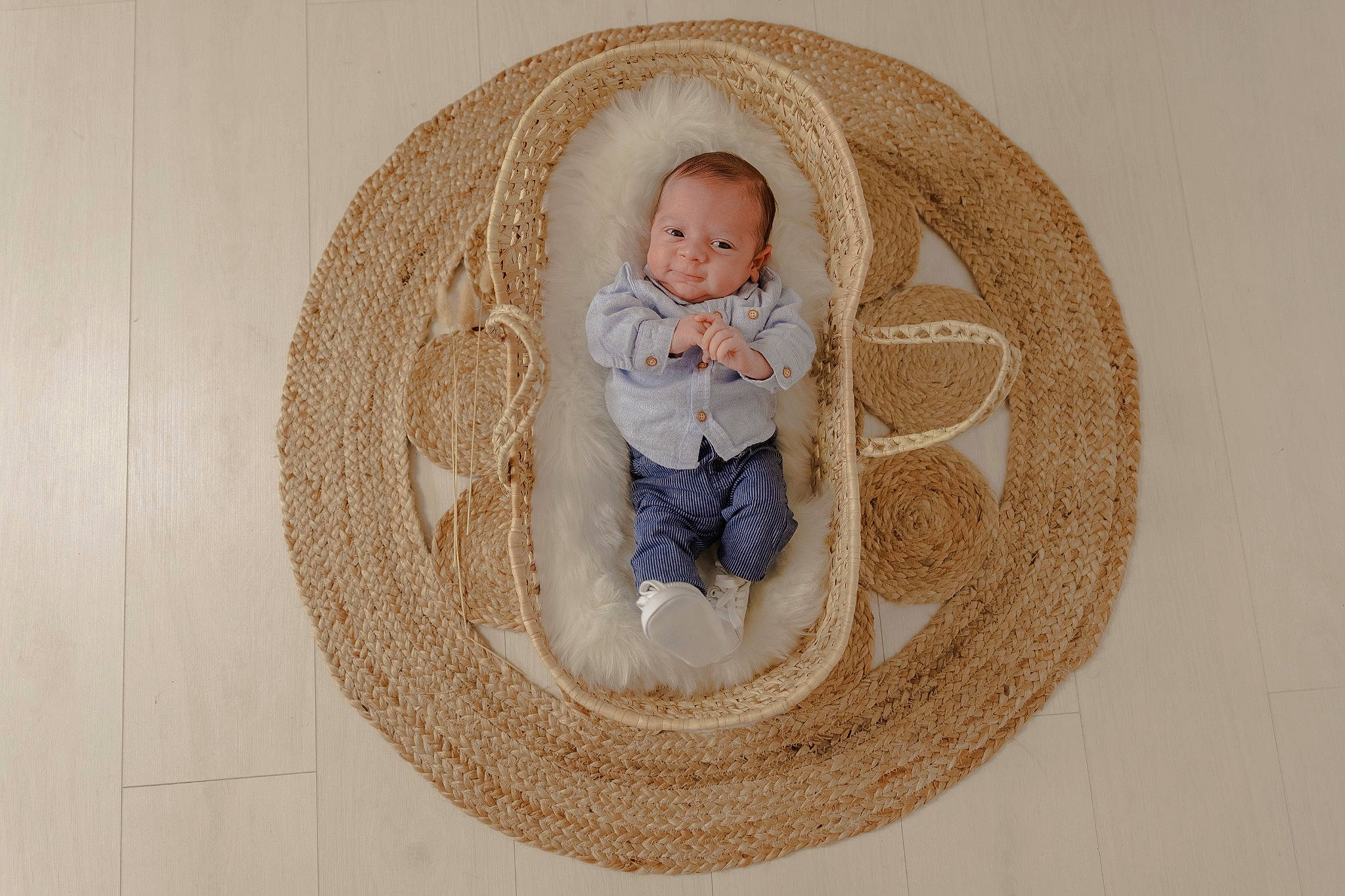 Khonon participe au concours pour gagner de l'argent avec cette photo : art, baby, baby_products, baby_sleeping, baby_toddler_clothing, child, circle, comfort, eye, happy, home_accessories, illustration, painting, pattern, person, portrait_photography, room, sitting, toddler, visual_arts