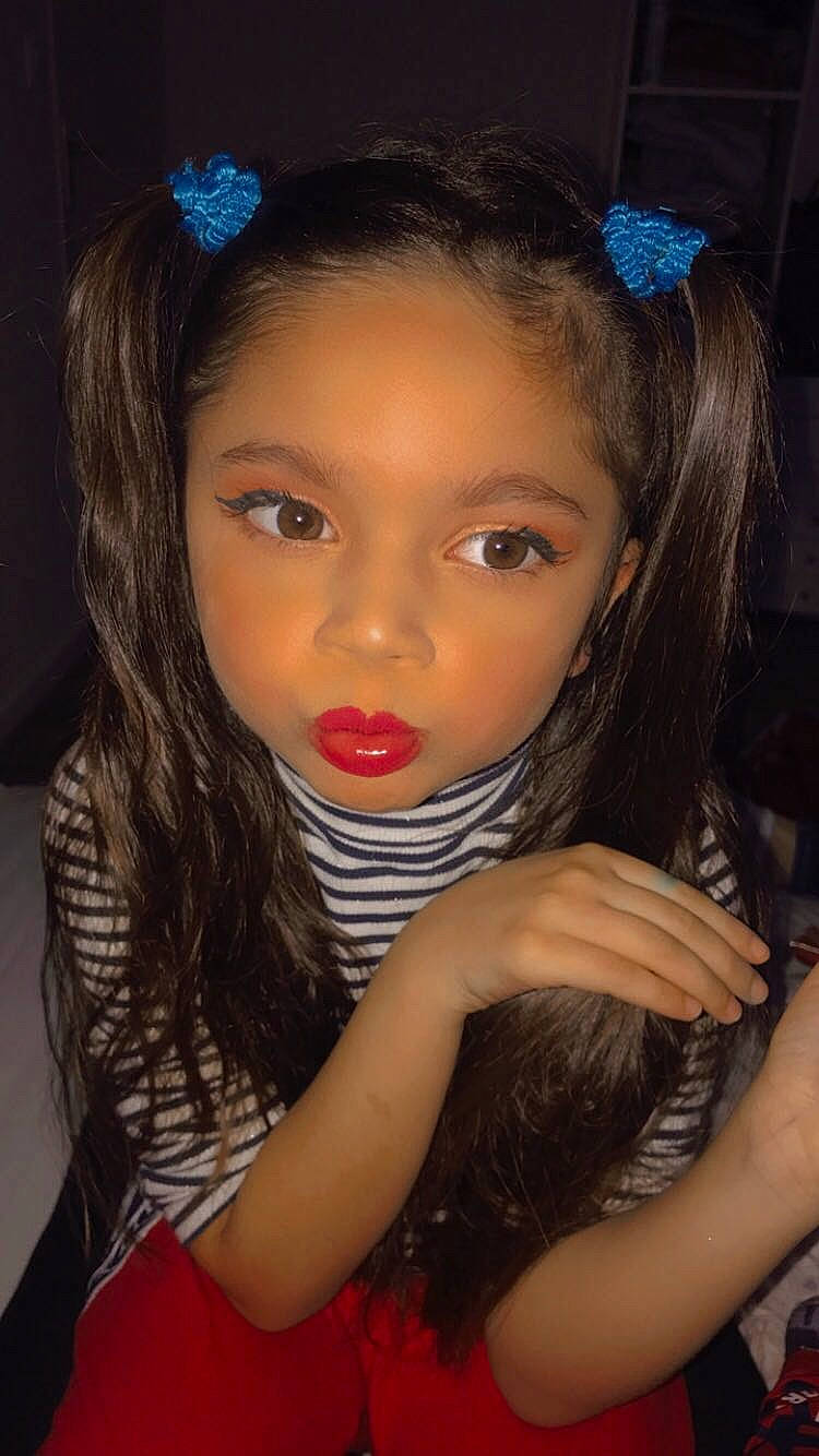 Lily participe au concours pour gagner de l'argent avec cette photo : black_hair, blue, cheek, child, cool, electric_blue, event, eyebrow, eyelash, face, flash_photography, fun, gesture, happy, head, iris, lip, long_hair, nose, person