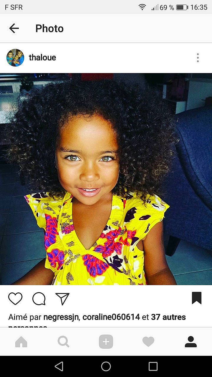 Tayna a rejoint le concours — aidez-le/la à gagner de superbes lots ! afro, beauty, black_hair, girl, hair, hair_coloring, hairstyle, human, joy, person, photo_caption, product, screenshot, smile, yellow