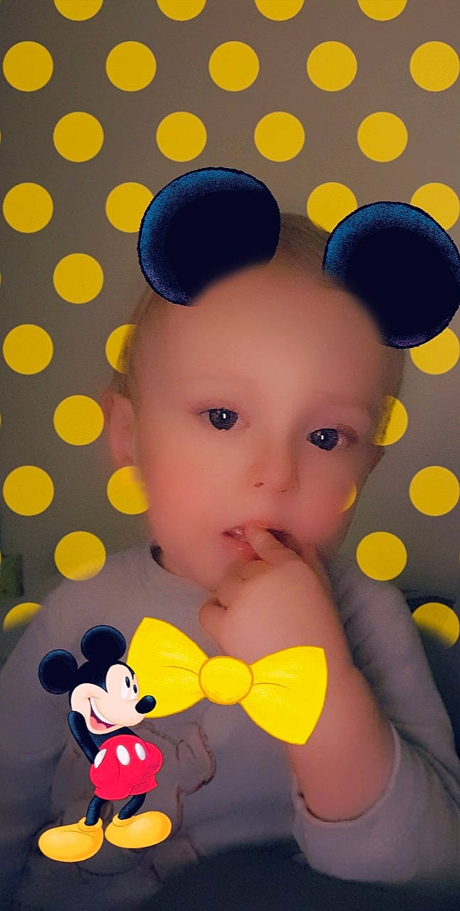 Timeo participe au concours pour gagner de l'argent avec cette photo : baby, baby_toddler_clothing, beauty, cheek, child, eyelash, facial_expression, fun, hairstyle, happy, mammal, nose, organ, pattern, person, pink, skin, textile, toddler, vertebrate