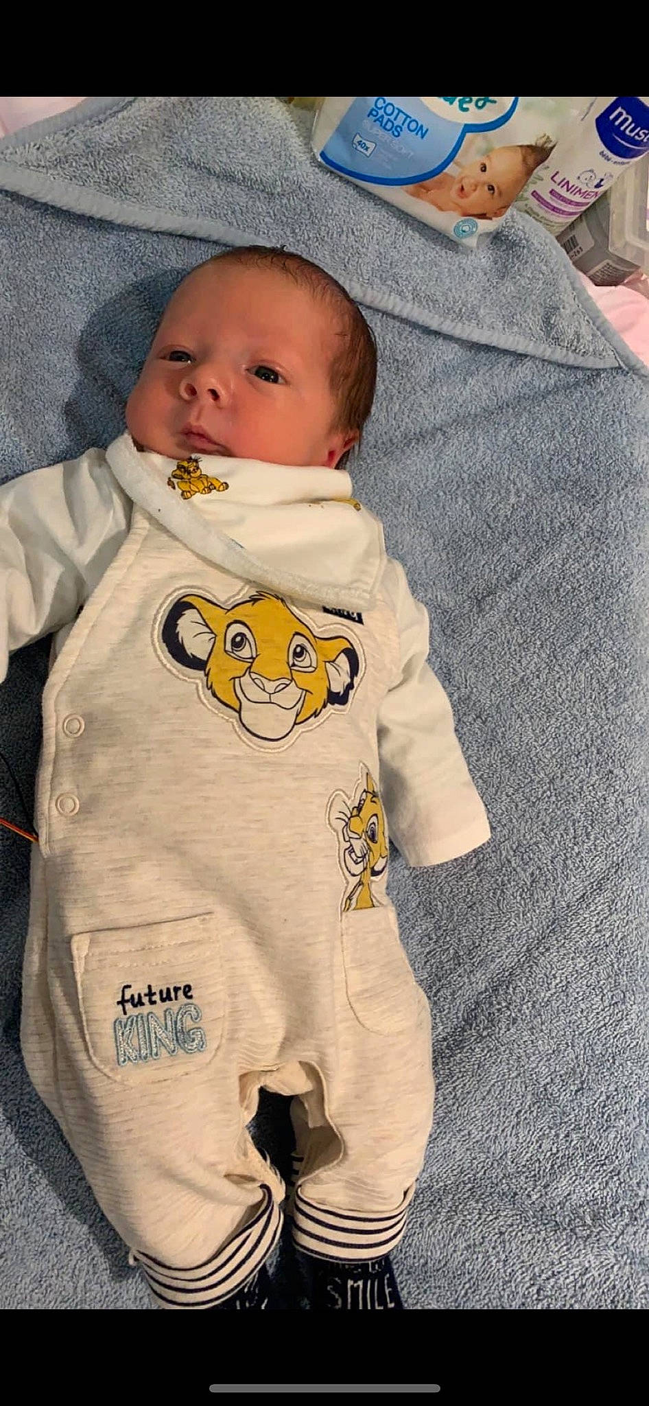 Millan participe au concours pour gagner de l'argent avec cette photo : baby, baby_products, baby_toddler_clothing, cheek, child, collar, comfort, face, head, jacket, linens, long_sleeved_t_shirt, nose, outerwear, pattern, person, product, skin, sleeve, t_shirt