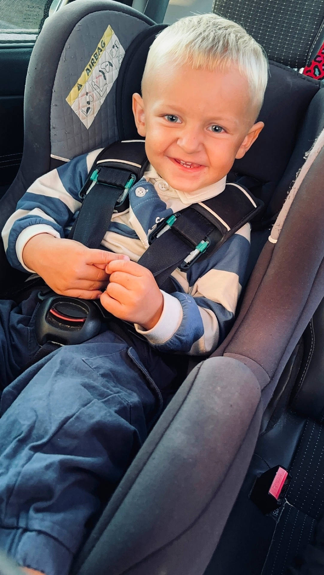 Cayden a rejoint le concours — aidez-le/la à gagner de superbes lots ! baby, bodypart, car, car_interior, clothing, coat, face, finger, hand, happy, head, jacket, pants, person, photography, portrait, sitting, smile, transportation, vehicle