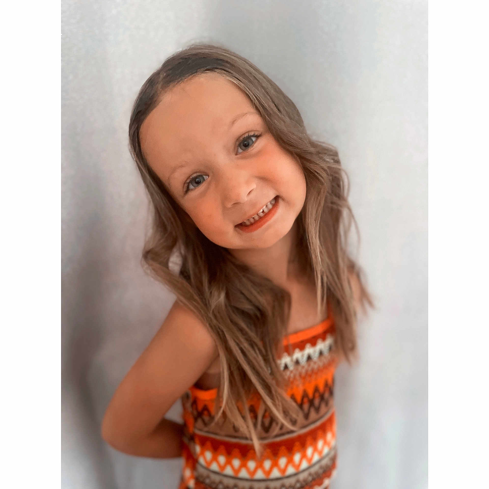 Chanel participe au concours pour gagner de l'argent avec cette photo : blonde, bodypart, brownhair, child, dimples, face, female, girl, hair, haircut, hairdresser, happy, head, indoors, interiordesign, neck, person, photography, portrait, smile