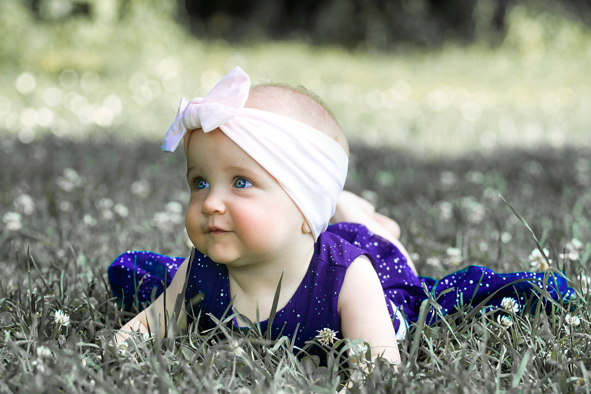 Léa a rejoint le concours — aidez-le/la à gagner de superbes lots ! baby, baby_toddler_clothing, beauty, child, electric_blue, fashion_accessory, fun, grass, grassland, happy, headwear, meadow, people_in_nature, person, plant, portrait_photography, prairie, smile, spring, sunlight