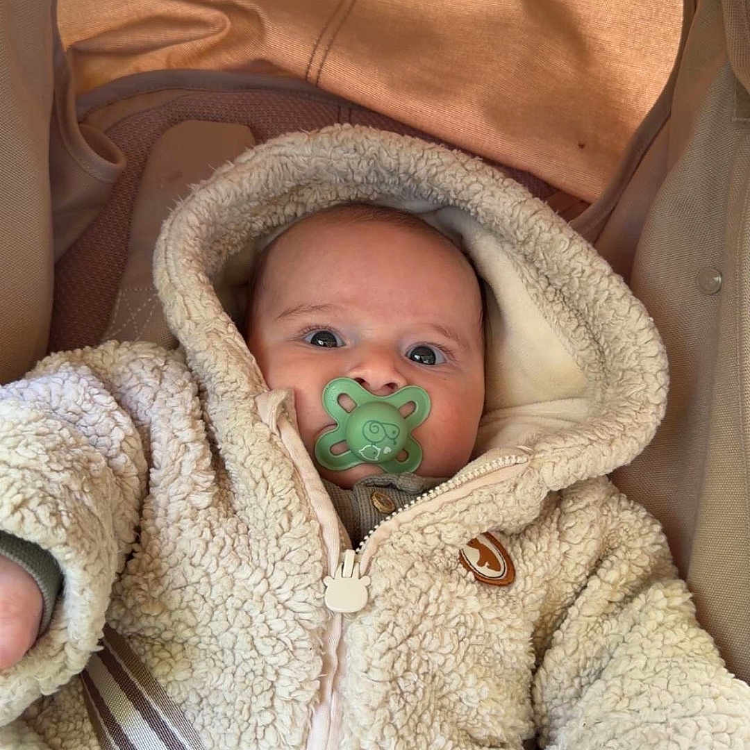 Ziyad participe au concours pour gagner de l'argent avec cette photo : baby, infant, pacifier, hoodie, car_seat, seatbelt, clothing, blanket, child, cute, warm, indoor, portrait, person, face, young_child, expression, comfort, safety, bundle