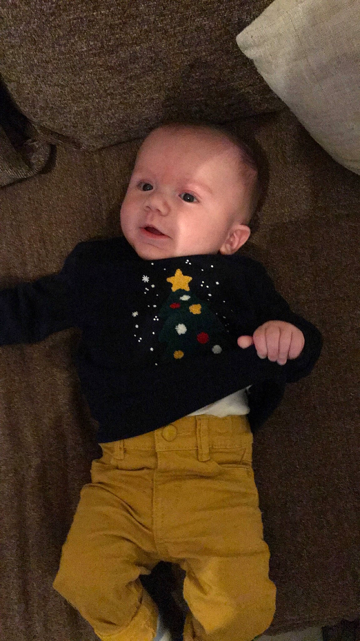 Antonin a rejoint le concours — aidez-le/la à gagner de superbes lots ! baby, baby_toddler_clothing, belt, button, cheek, child, human_body, khaki, khaki_pants, nose, person, sleeve, standing, toddler