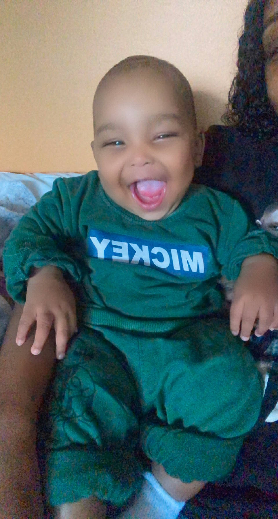 Kortèz is registered to the contest to win money with this photo: arm, baby_toddler_clothing, cheek, comfort, eyebrow, face, finger, gesture, hand, happy, head, iris, joy, leg, mouth, neck, nose, person, skin, sleeve