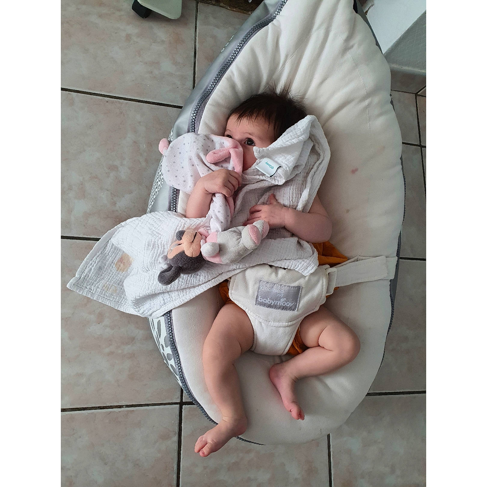 Méline a rejoint le concours — aidez-le/la à gagner de superbes lots ! baby, baby_products, baby_sleeping, birth, child, comfort, leg, nap, person, product, sitting, sleep, textile, toddler