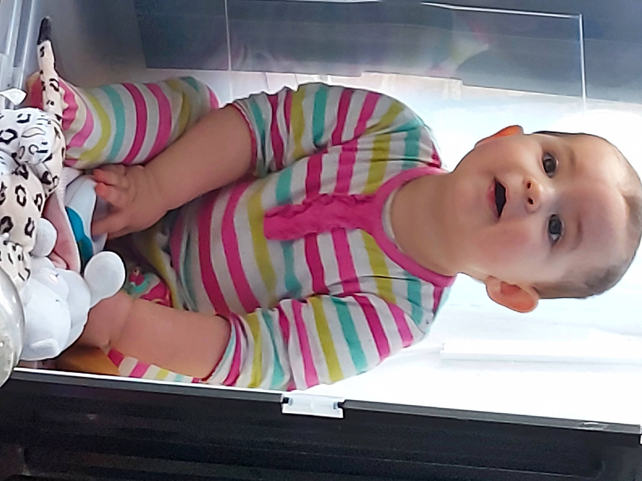 éléana a rejoint le concours — aidez-le/la à gagner de superbes lots ! arm, child, dress, finger, fun, hand, human_body, human_leg, joint, leg, mammal, organ, pattern, person, pink, product, smile, thigh, toddler, toy