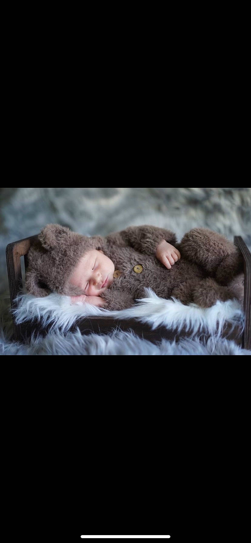 Evren is registered to the contest to win money with this photo: child, comfort, darkness, dog_breed, ear, eyelash, flash_photography, fur, gesture, grey, liver, mammal, nose, organism, person, portrait_photography, snout, sporting_group, terrestrial_animal, vertebrate