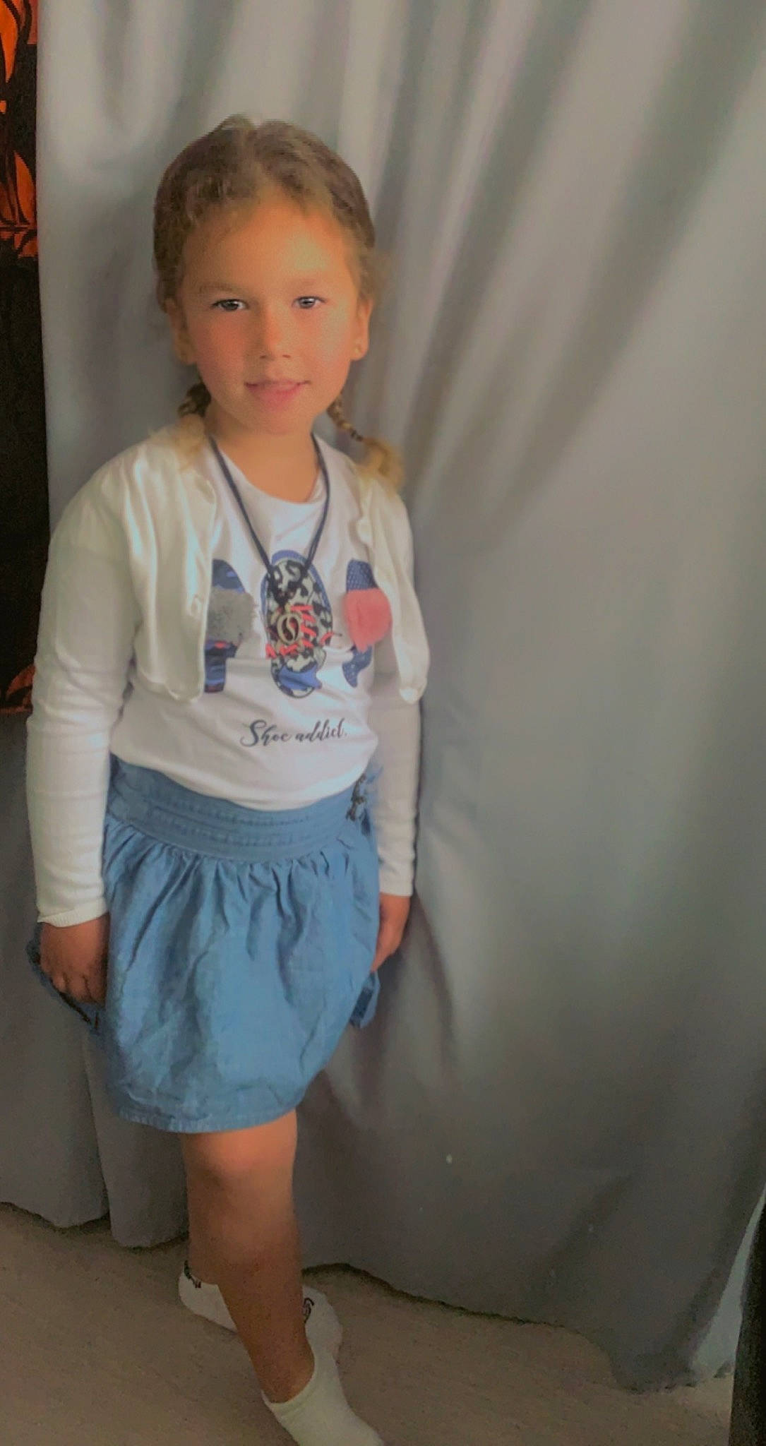 Mahina a rejoint le concours — aidez-le/la à gagner de superbes lots ! baby_toddler_clothing, electric_blue, eye, face, hairstyle, happy, human_leg, joint, joy, knee, person, shoulder, skin, sleeve, smile, sportswear, t_shirt, thigh, toddler, trunk