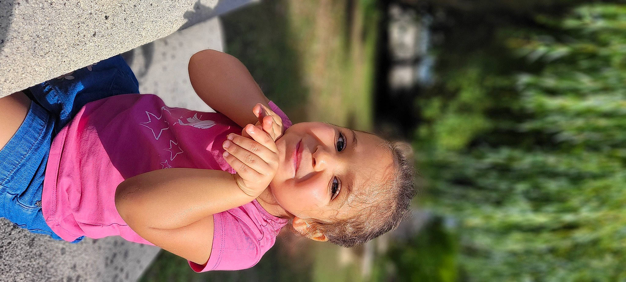 Néssryne participe au concours pour gagner de l'argent avec cette photo : beauty, black_hair, child, dress, eyelash, face, flash_photography, fun, grass, happy, jewellery, joy, leisure, lip, magenta, people_in_nature, person, plant, recreation, skin