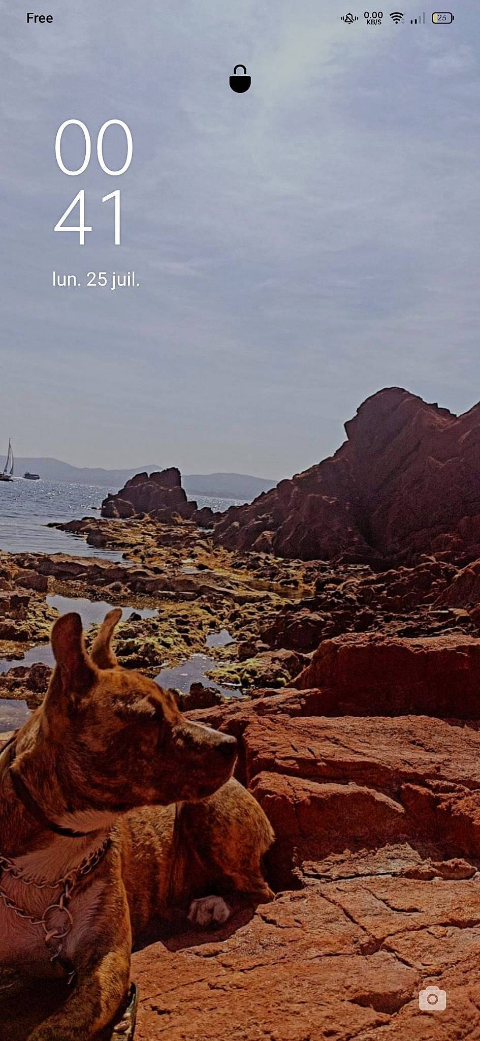 Suzie a rejoint le concours — aidez-le/la à gagner de superbes lots ! bedrock, clock, erosion, font, formation, headland, horizon, klippe, landscape, makhtesh, mountain, natural_landscape, outcrop, plateau, rock, sky, tree, water, wind_wave, wood