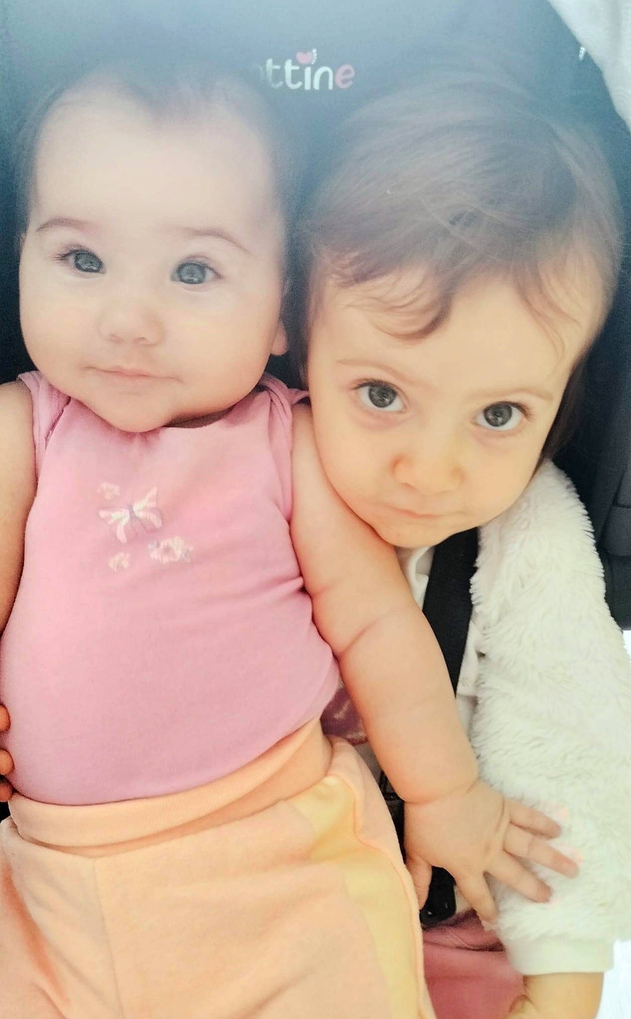 Rihanna a rejoint le concours — aidez-le/la à gagner de superbes lots ! baby, baby_toddler_clothing, cheek, chin, eyebrow, eyelash, finger, gesture, hand, happy, iris, lip, nose, person, pink, product, skin, sleeve, smile, t_shirt