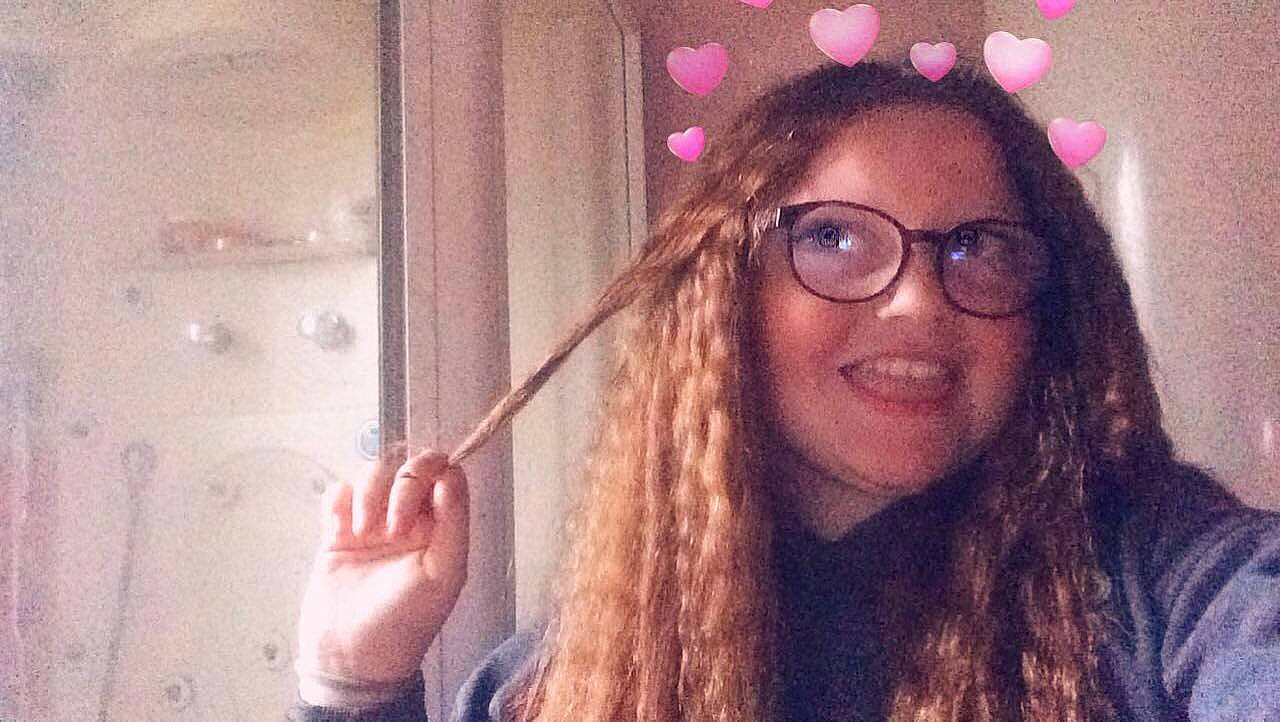 Lorine participe au concours pour gagner de l'argent avec cette photo : blond, brown_hair, cheek, cool, eyebrow, eyewear, face, forehead, glasses, hair, hair_coloring, hairstyle, head, human, joy, lip, long_hair, nose, person, photography