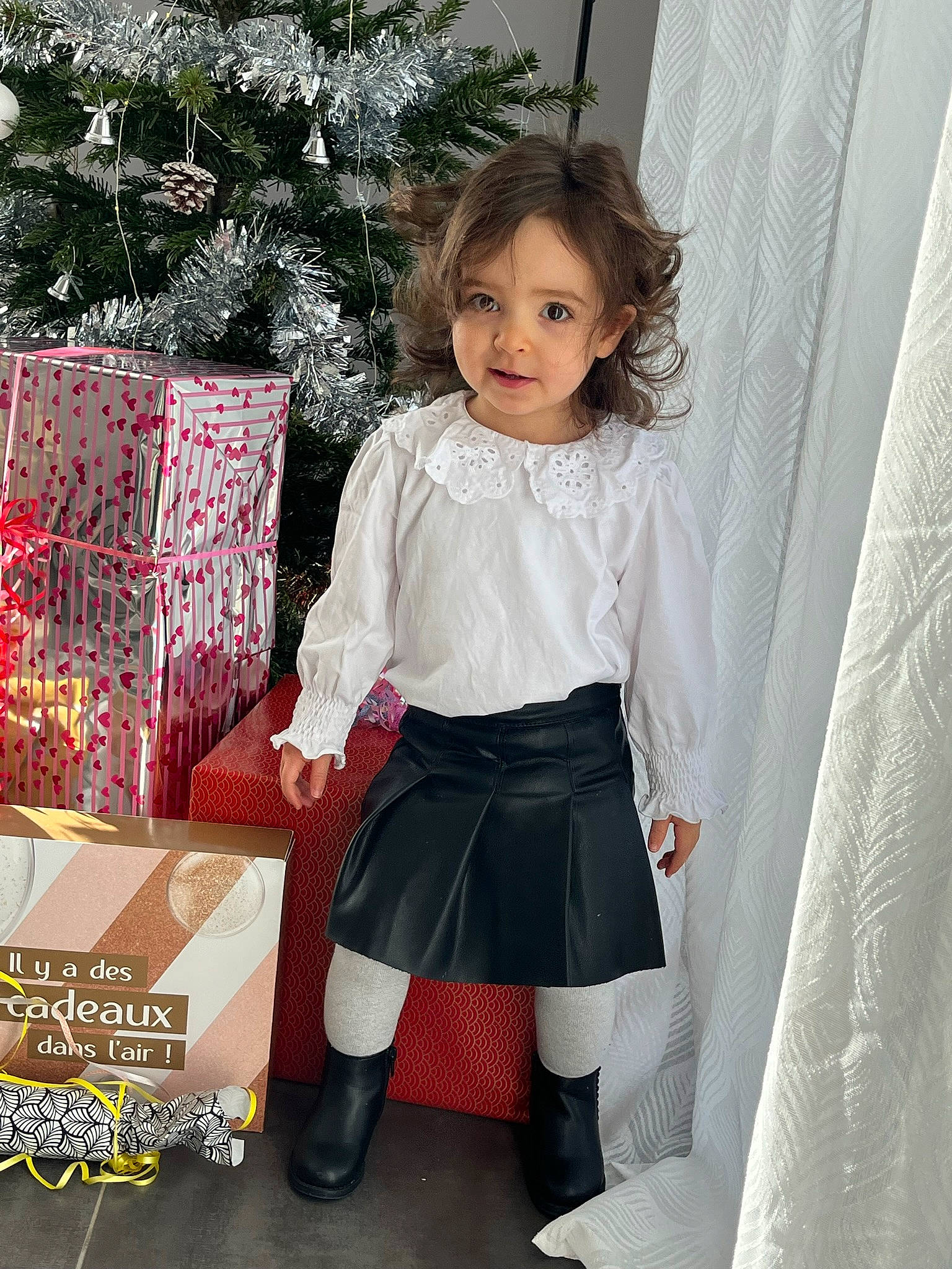 Ines participe au concours pour gagner de l'argent avec cette photo : boot, event, fashion_design, formal_wear, high_heels, human_leg, knee, long_hair, magenta, ornament, pattern, person, pink, plaid, sleeve, sock, street_fashion, thigh, toddler, uniform