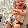 Roman a rejoint le concours — aidez-le/la à gagner de superbes lots ! baby, laughing, overalls, toy, duck, bed, blanket, laptop, infant, smile, happy, child, clothing, indoor, person, cute, playful, infancy, relaxing, pajamas