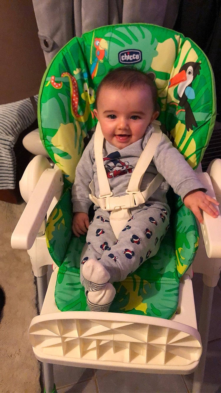 Nathan a rejoint le concours — aidez-le/la à gagner de superbes lots ! baby, baby_products, baby_safety, baby_toddler_clothing, bib, child, comfort, eye, lap, overall, person, sock, toddler